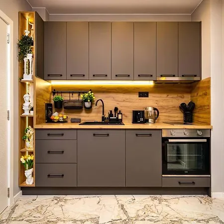 Apollo Close To Medical * بلوفديف