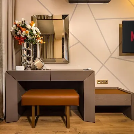 Apollo Close To Medical بلوفديف