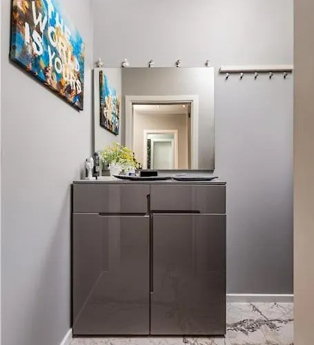 Apollo Close To Medical Apartment