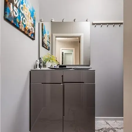 Apollo Close To Medical Apartment