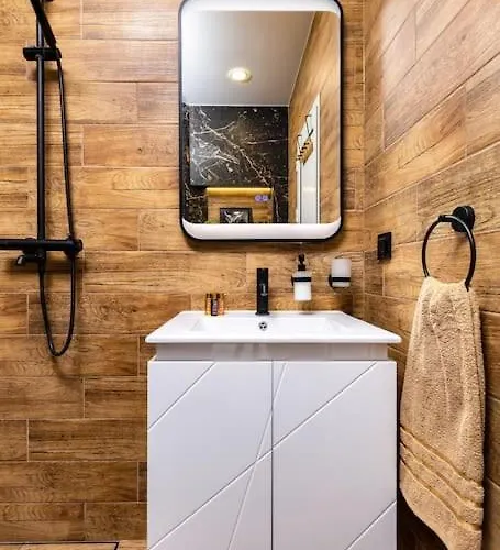 Apollo Close To Medical Lejlighed